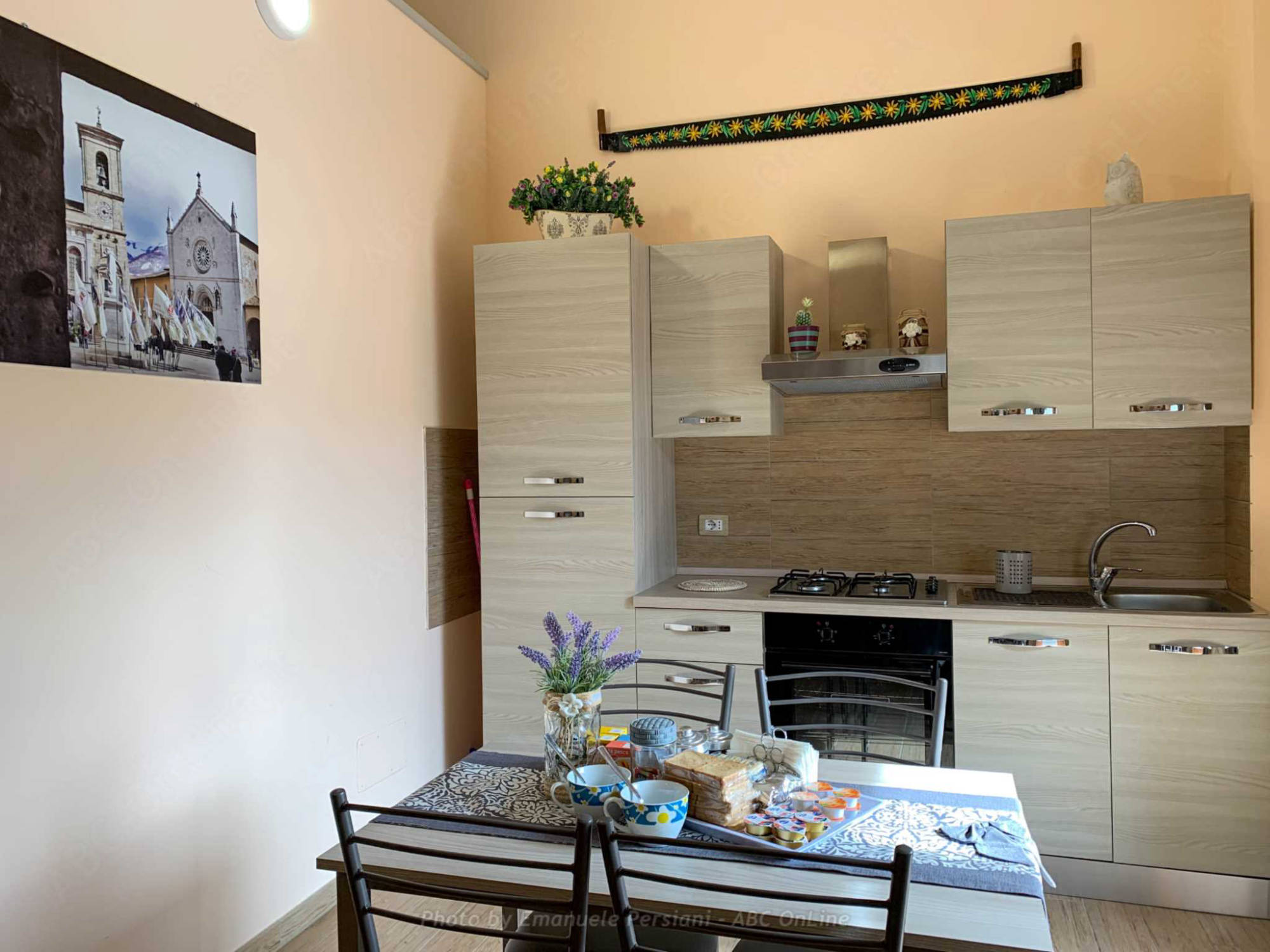 cucina appartamento piano terra monti sibillini