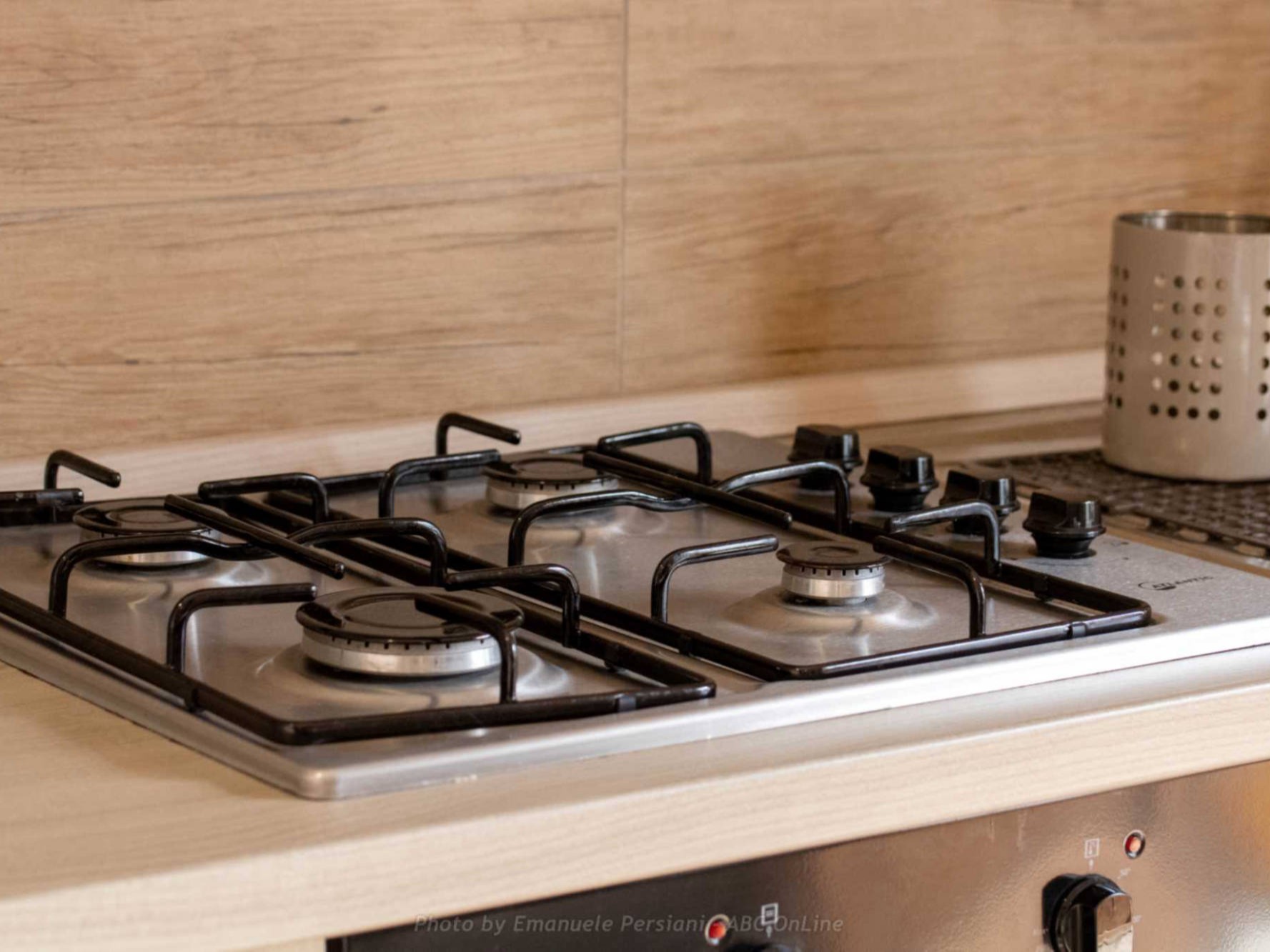 cucina appartamento piano terra monti sibillini